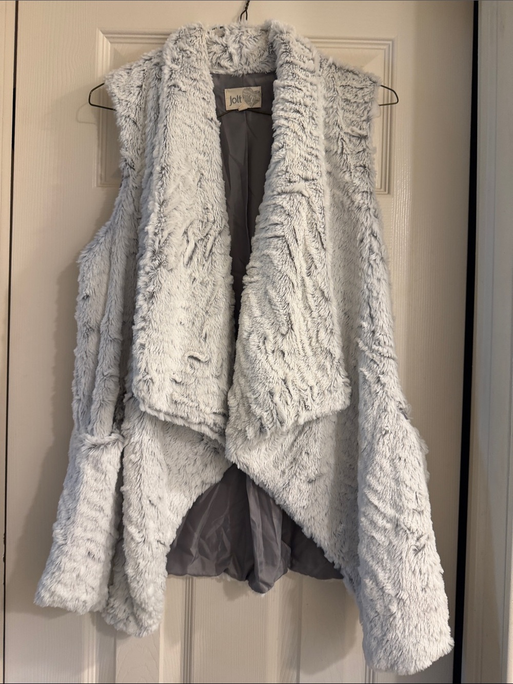 Jolt Plush Faux Fur Open-Front Vest in Light Gray